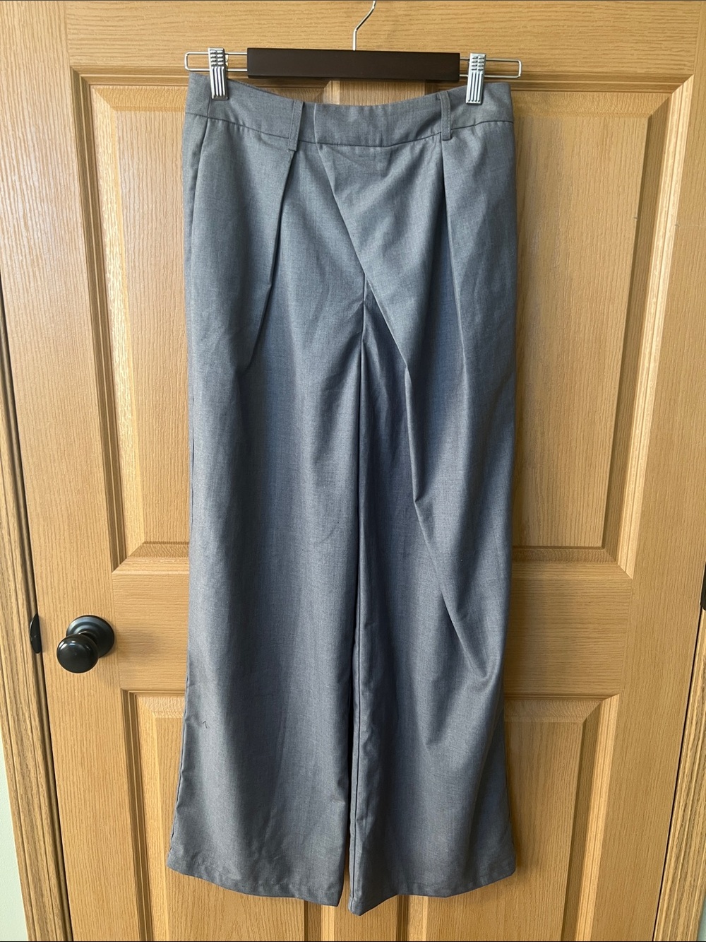 NWT Commense Asymmetrical Wide Leg Pleated Dress Pants in Gray, Size Medium